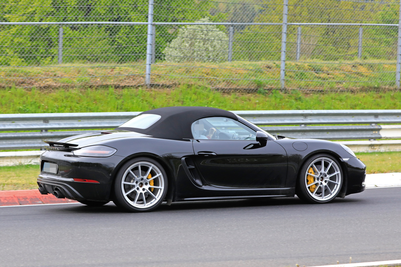 Illustration for article titled Six Cylinder Porsche 718 Boxster and Cayman Touring Models Spied Testing